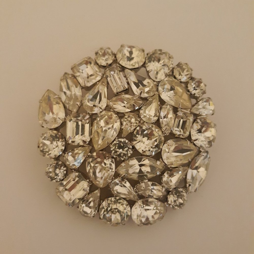 Vintage Weiss Brooch Glass stones. 2 1/4" diameter.